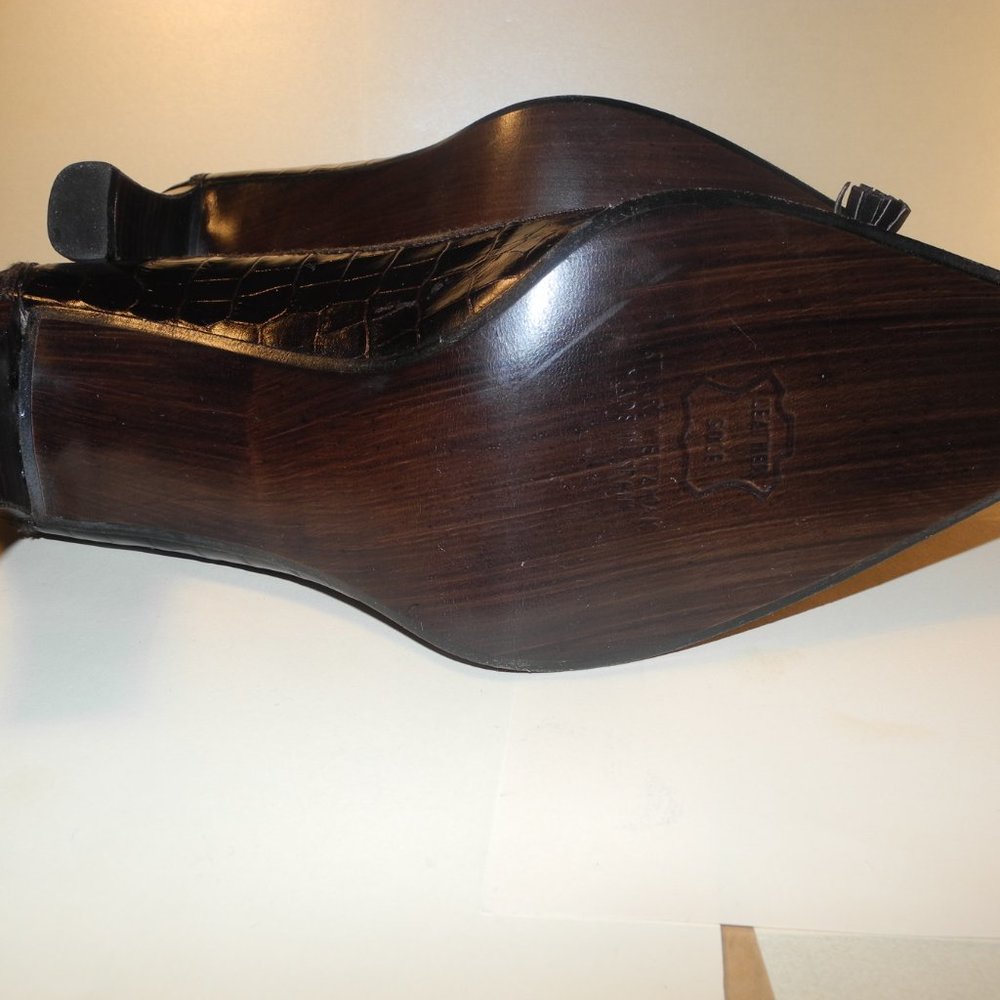 Stuart Weitzman - Brown Classy Pointed Toe Pumps - image 7